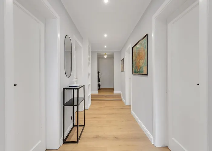 Modern Perfectly Located Apartment